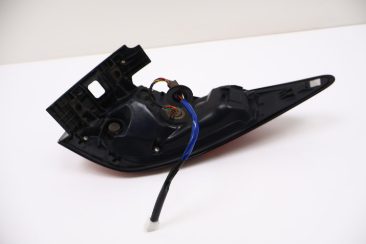 LEXUS RX IV LAMPA LEWA TYŁ
