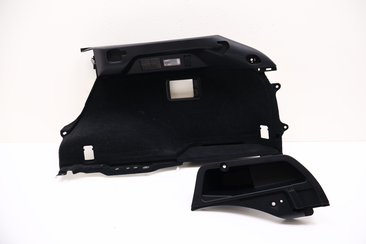 LEXUS RX IV BOCZEK BAGAŻNIKA PRAWY 64730-48150