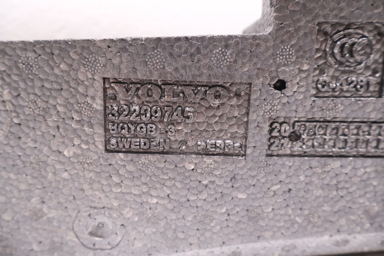 VOLVO V60 II WKŁAD BAGAŻNIKA STYROPIAN NARZĘDZIA 32209745