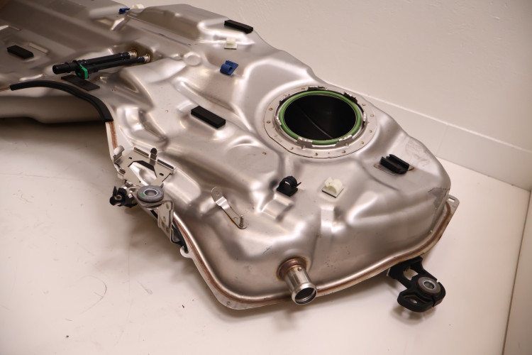 VOLVO V60 II 2.0 T6 PLUG IN HYBRID ZBIORNIK PALIWA 32139162
