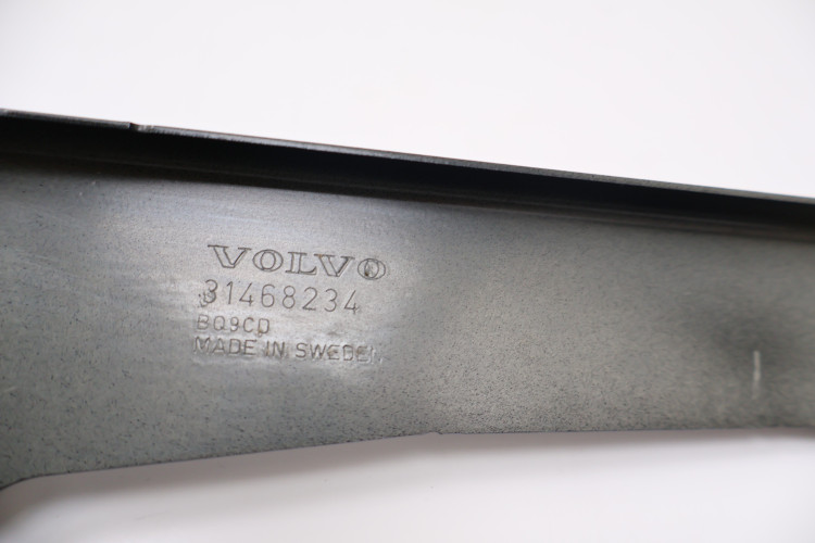 VOLVO V60 II MOCOWANIE BŁOTNIKA PRAWE 717 31468234