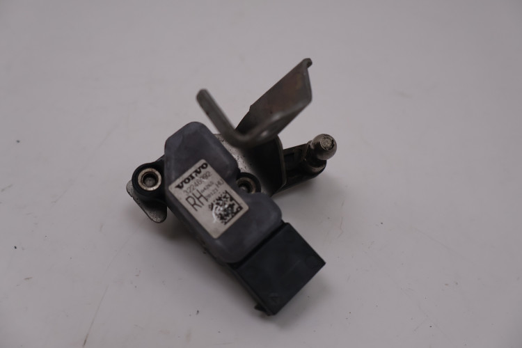 VOLVO V60 II 2.0 T6 PLUG IN HYBRID CZUJNIK POZIOMOWANIA ŚWIATEŁ PRAWY PRZÓD 31406563, 32246992