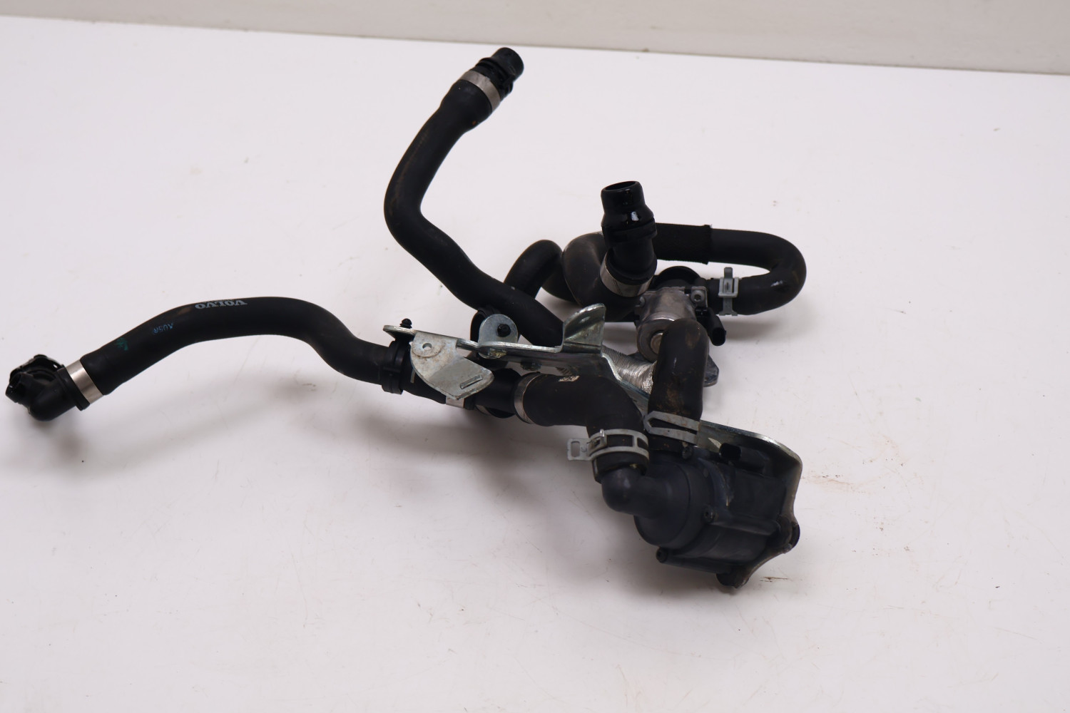 VOLVO V60 II 2.0 T6 PLUG IN HYBRID DODATKOWA POMPA WODY PRZEWODY 31368145, 31368146, 31686101, 31368312