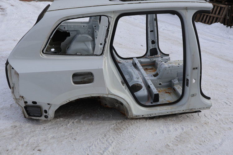 VOLVO XC90 II ĆWIARTKA BŁOTNIK PRAWA TYŁ