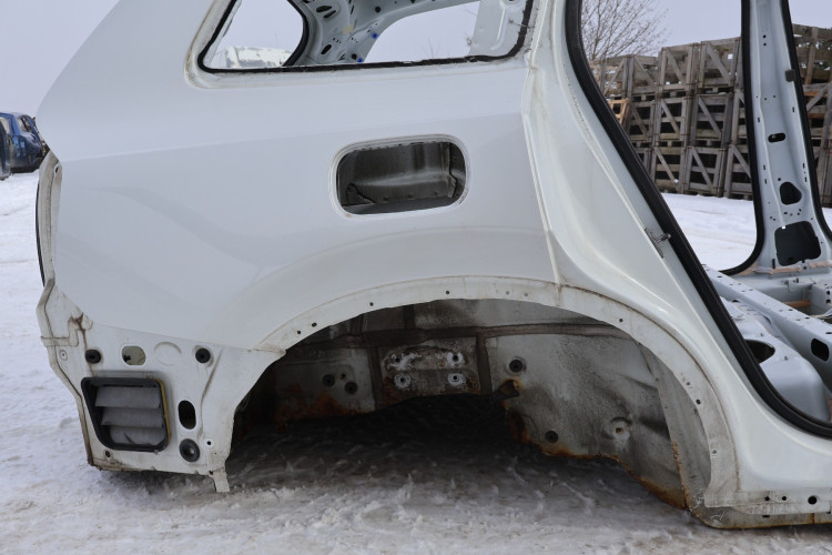 VOLVO XC90 II ĆWIARTKA BŁOTNIK PRAWA TYŁ