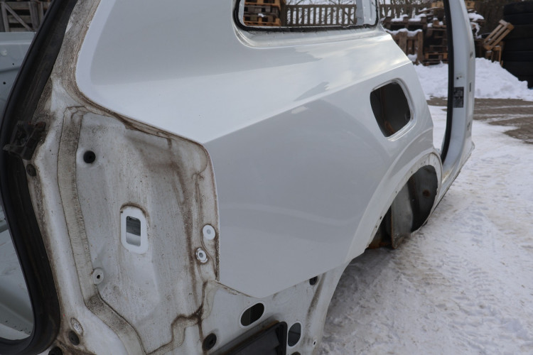 VOLVO XC90 II ĆWIARTKA BŁOTNIK PRAWA TYŁ