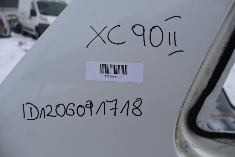 VOLVO XC90 II ĆWIARTKA BŁOTNIK PRAWA TYŁ