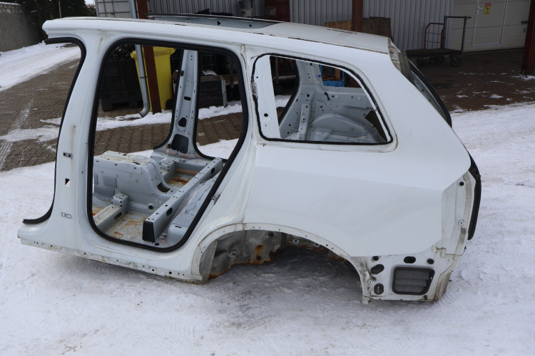 VOLVO XC90 II ĆWIARTKA BŁOTNIK LEWA TYŁ