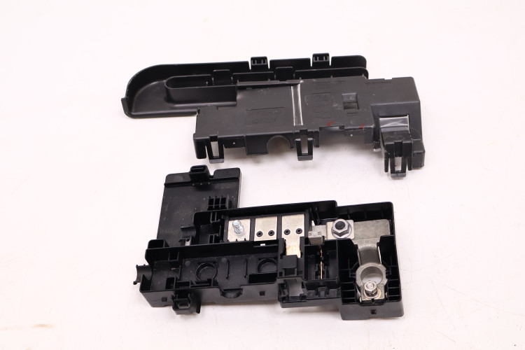 VOLVO XC90 II 2.0 T8 KLEMA AKUMULATORA BEZPIECZNIK 31384964