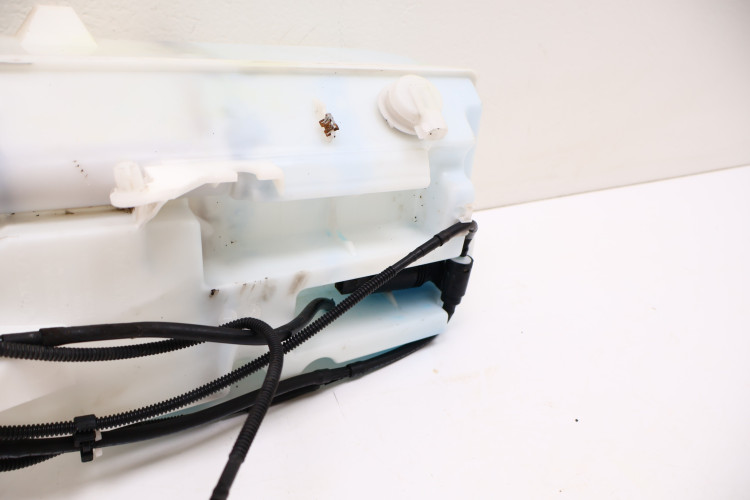 VOLVO XC60 I LIFT ZBIORNICZEK SPRYSKIWACZY 30753424, 30753425