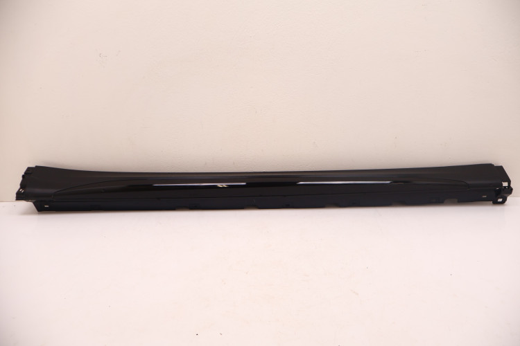 MASERATI GRECALE GT  LISTWA PROGOWA PRAWA 670167153, 670195181
