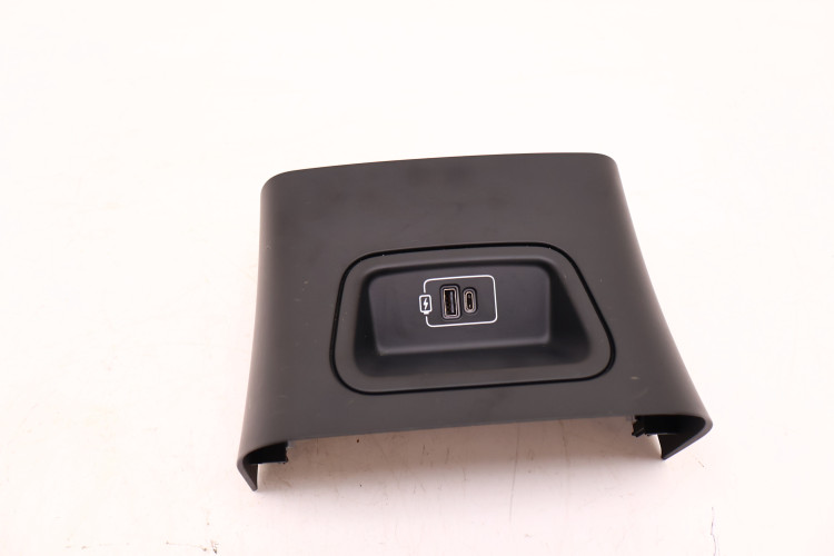 MASERATI GRECALE PANEL USB USB C 670167290