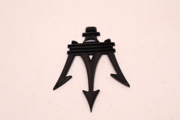 MASERATI GRECALE ZNACZEK EMBLEMAT
