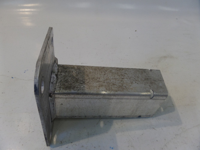 JEEP CHEROKEE KL KIEŁ STREFA ZGNIOTU PRAWA 68102990AB