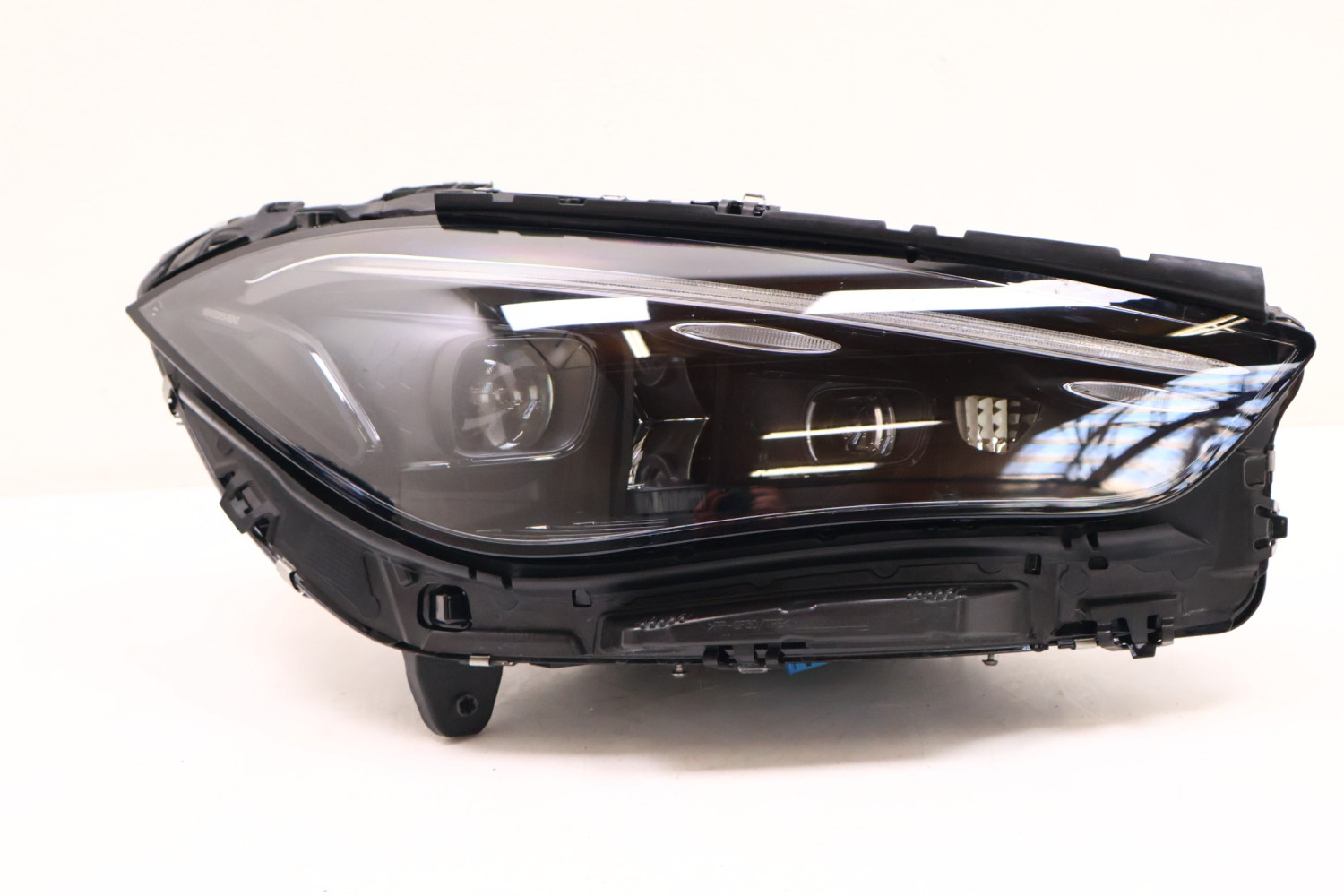 MERCEDES-BENZ CLE A236 LAMPA PRAWA PRZÓD A2369060201