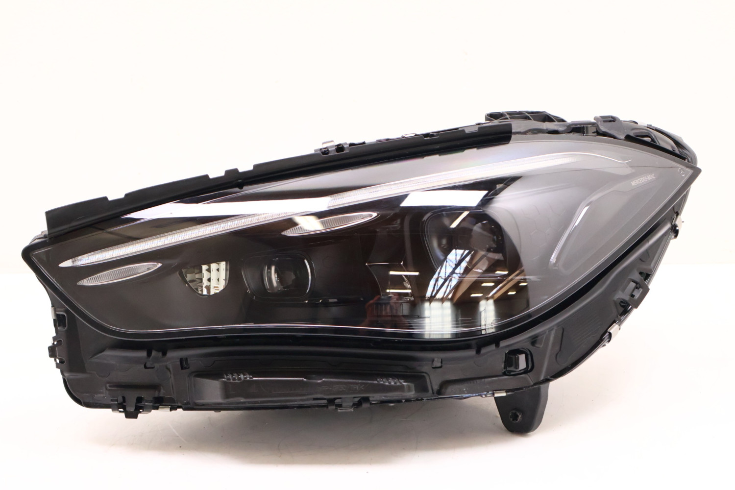MERCEDES-BENZ CLE A236 LAMPA LEWA PRZÓD A2369060101