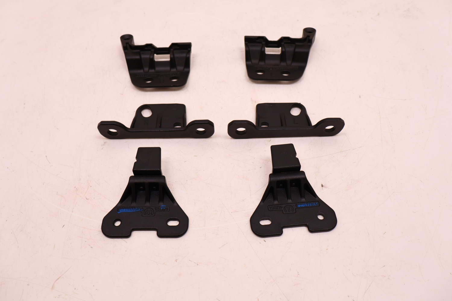 JEEP WRANGLER JL 18- ZACZEPY WSPORNIKI MOCOWANIA DACHU 68293600AA, 68305371AA, 68290477AA, 68290476AA, 68290524AA, 68290527AA