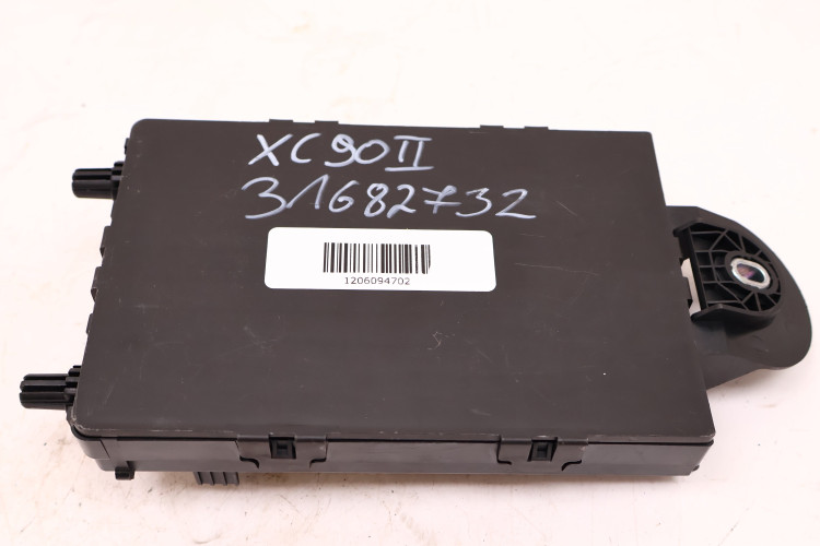 VOLVO XC90 II SKRZYNKA BEZPIECZNIKÓW 31682732