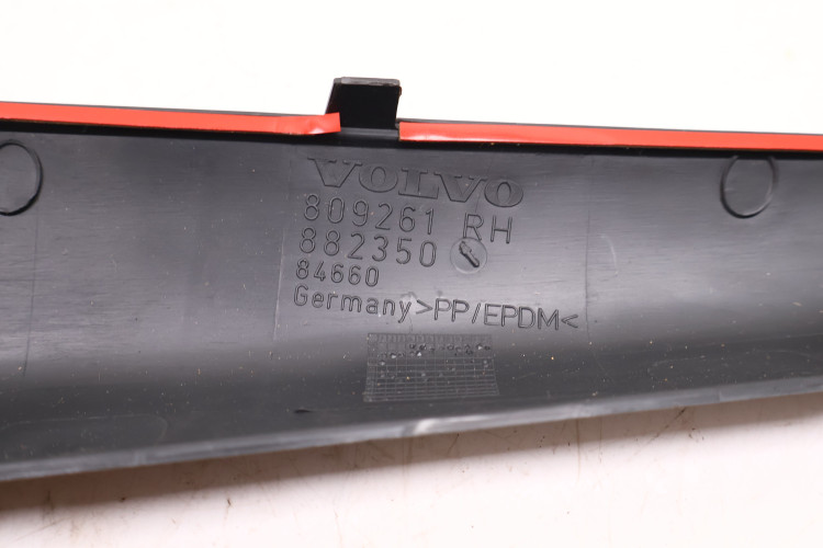 VOLVO S40 V40 DOKŁADKA SPOILER ZDERZAKA PRAWA TYŁ 30809261