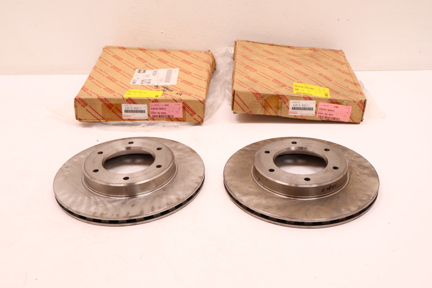 TOYOTA LAND CRUISER TARCZE HAMULCOWE PRZÓD 43512-60011