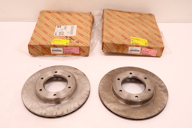 TOYOTA LAND CRUISER TARCZE HAMULCOWE PRZÓD 43512-60011