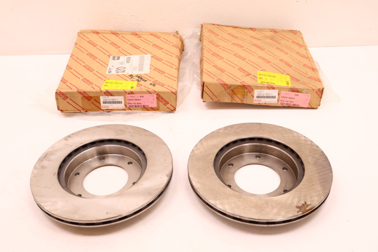 TOYOTA LAND CRUISER TARCZE HAMULCOWE PRZÓD 43512-60011