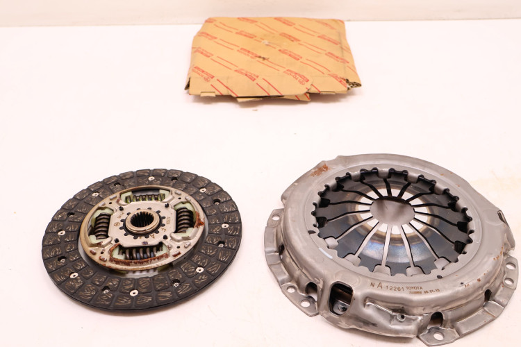 TOYOTA YARIS AURIS COROLLA SRZĘGŁO DOCISK '04008-36112