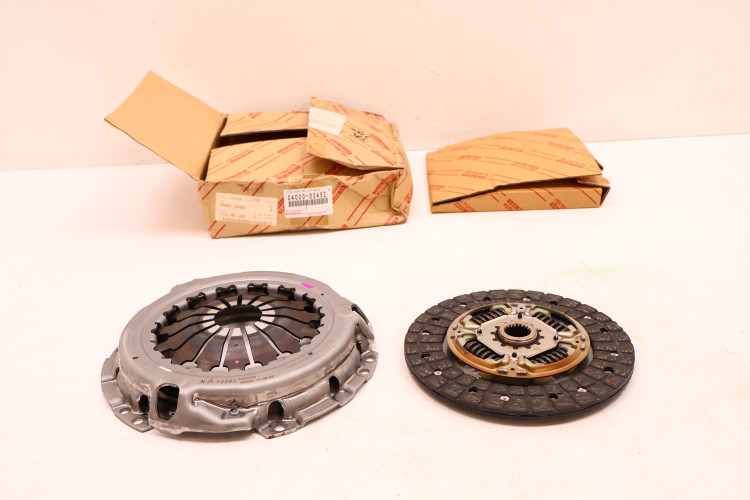TOYOTA AURIS SPRZĘGŁO DOCISK 04000-03452