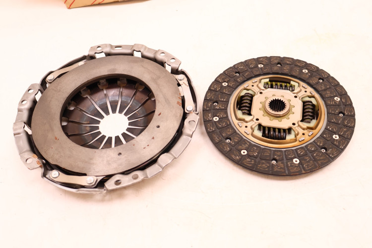 TOYOTA AURIS SPRZĘGŁO DOCISK 04000-03452