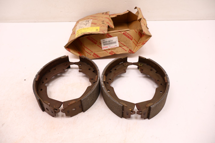 TOYOTA LAND CRUISER HIACE VAN ZESTAW SZCZĘK HAMULCOWYCH 04495-26111
