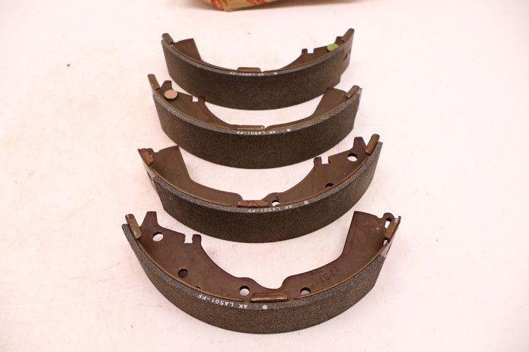 TOYOTA LAND CRUISER HIACE VAN ZESTAW SZCZĘK HAMULCOWYCH 04495-26111