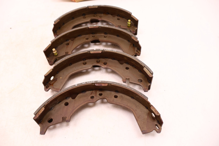 TOYOTA LAND CRUISER HIACE VAN ZESTAW SZCZĘK HAMULCOWYCH 04495-26111