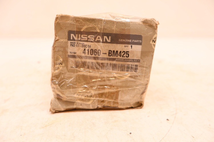 NISSAN ALMERA KLOCKI HAMULCOWE PRZÓD 41060-BM425