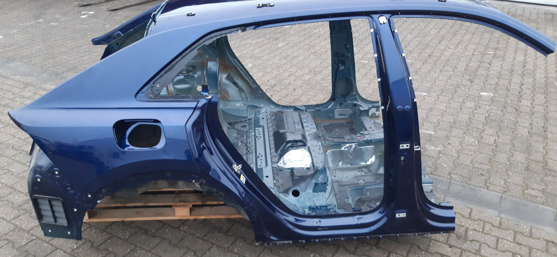 AUDI Q8 ĆWIARTKA BŁOTNIK PRAWA TYŁ