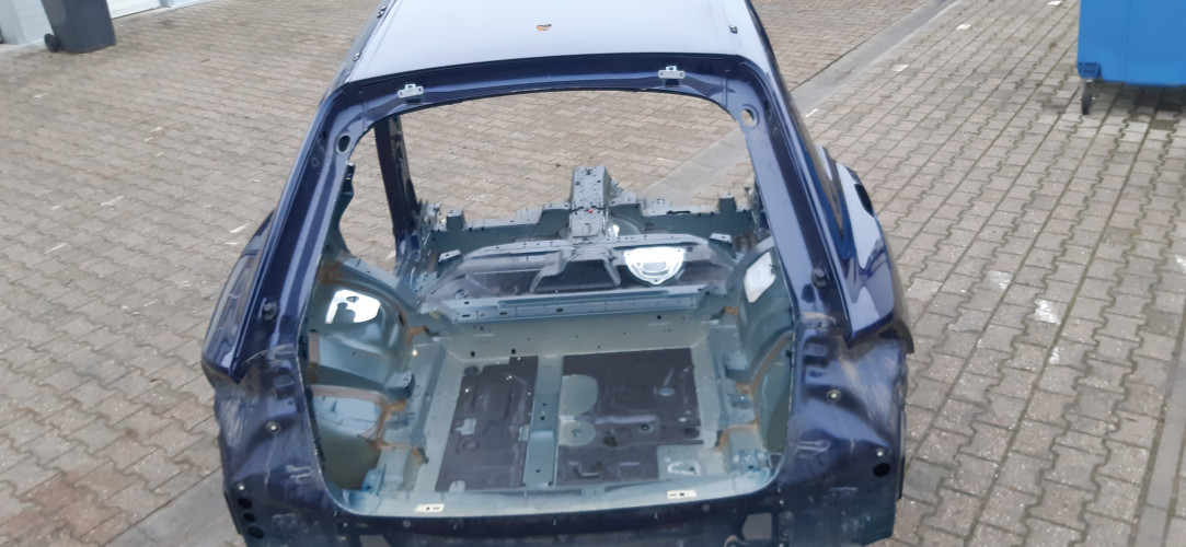 AUDI Q8 ĆWIARTKA DUPA PAS TYŁ DACH