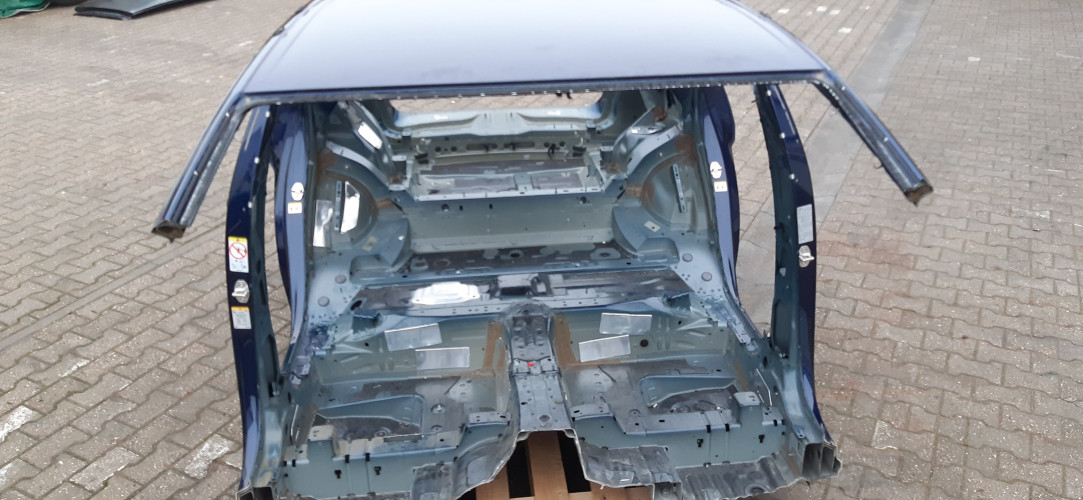 AUDI Q8 ĆWIARTKA DUPA PAS TYŁ DACH