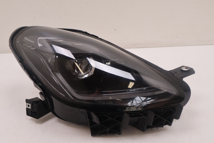 MASERATI GRECALE MODENA LAMPA PRAWA PRZÓD 6702930730