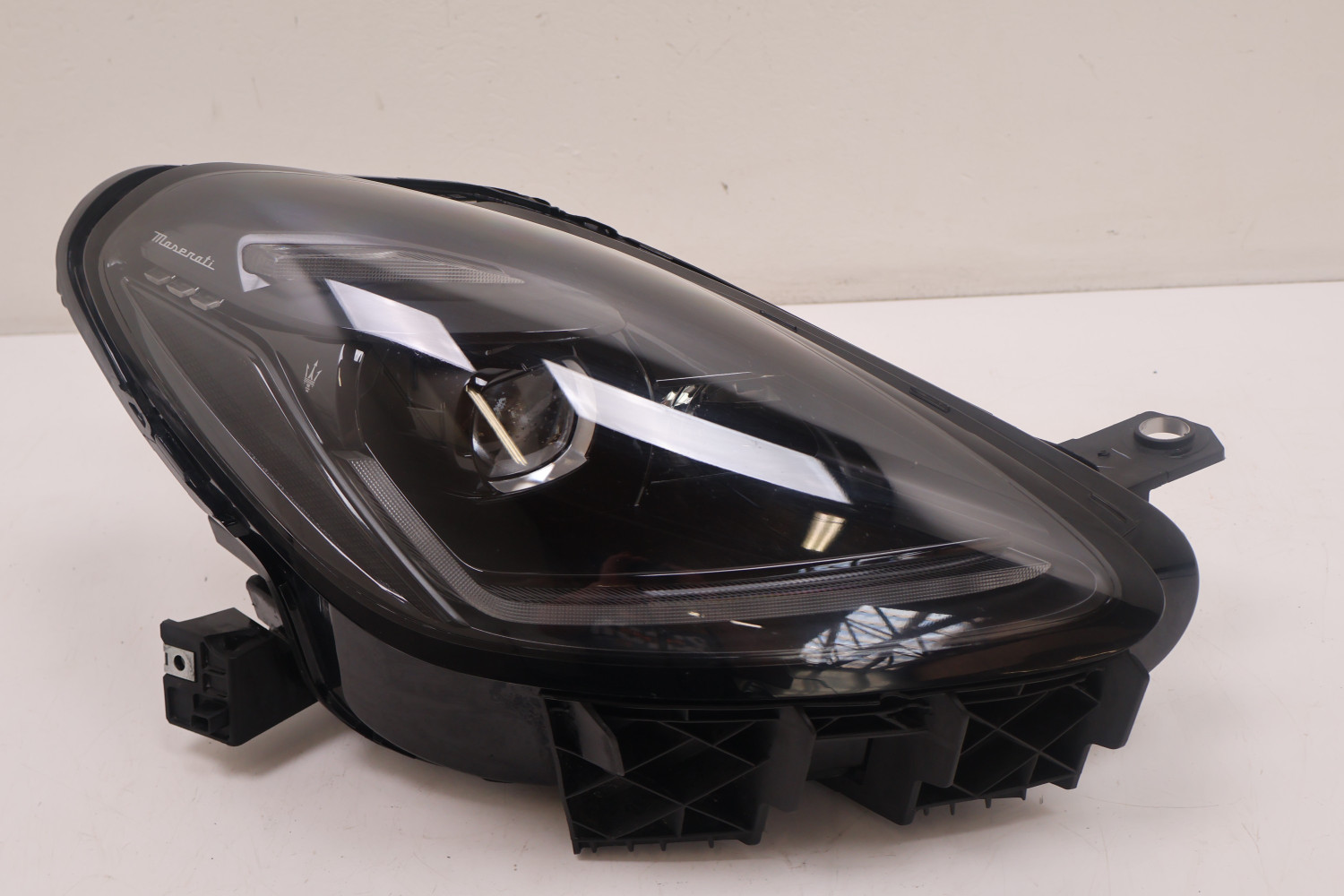 MASERATI GRECALE MODENA LAMPA PRAWA PRZÓD 6702930730