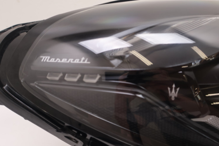 MASERATI GRECALE MODENA LAMPA PRAWA PRZÓD 6702930730