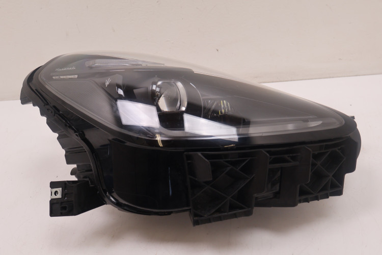 MASERATI GRECALE MODENA LAMPA PRAWA PRZÓD 6702930730