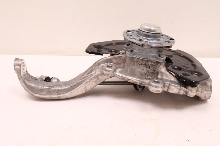 MERCEDES-BENZ CLE A236 300 4MATIC ZWROTNICA PIASTA PRAWA PRZÓD A0004213402, A2233340300