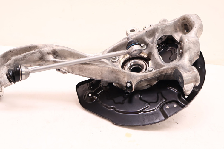 MERCEDES-BENZ CLE A236 300 4MATIC ZWROTNICA PIASTA PRAWA PRZÓD A0004213402, A2233340300