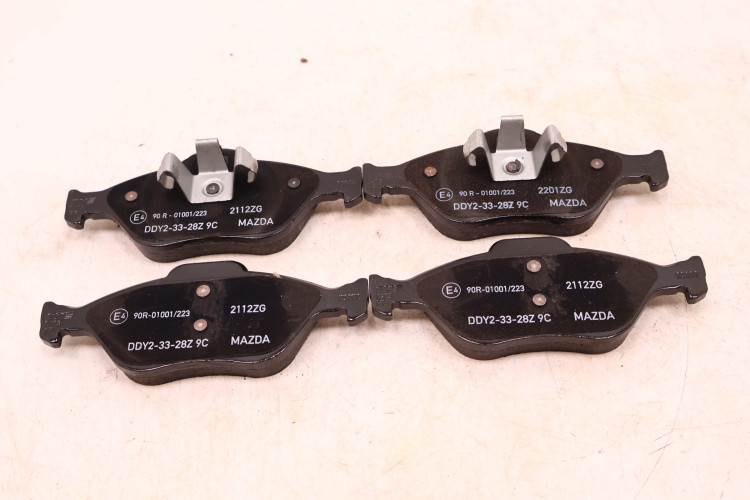 MAZDA KLOCKI HAMULCOWE PRZÓD DDY2-33-28ZA9C