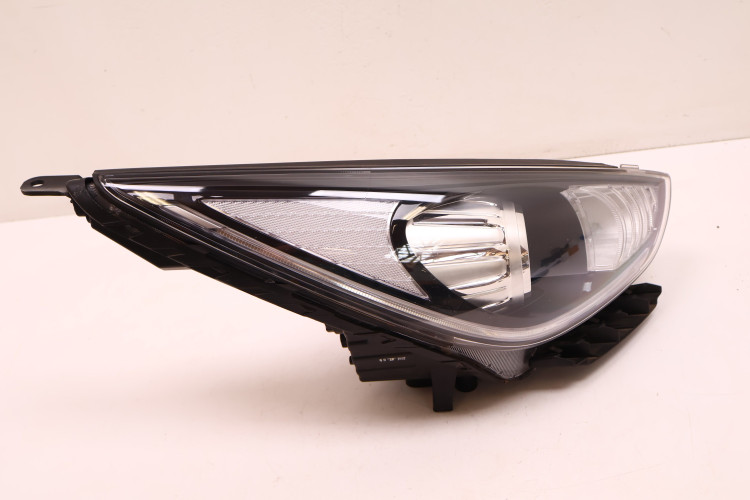 KIA NIRO I LAMPA PRAWA PRZÓD 92102-G5050