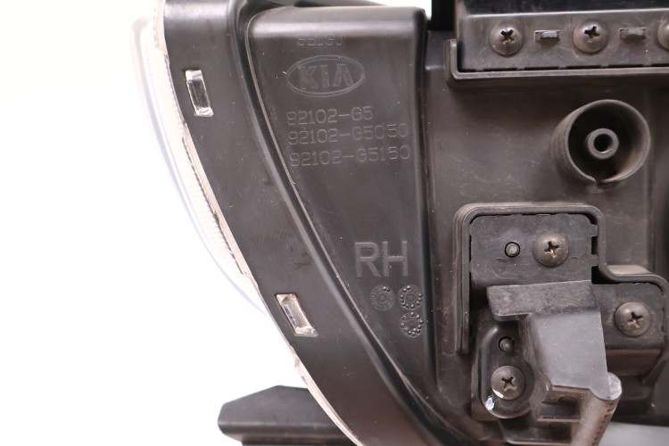 KIA NIRO I LAMPA PRAWA PRZÓD 92102-G5050