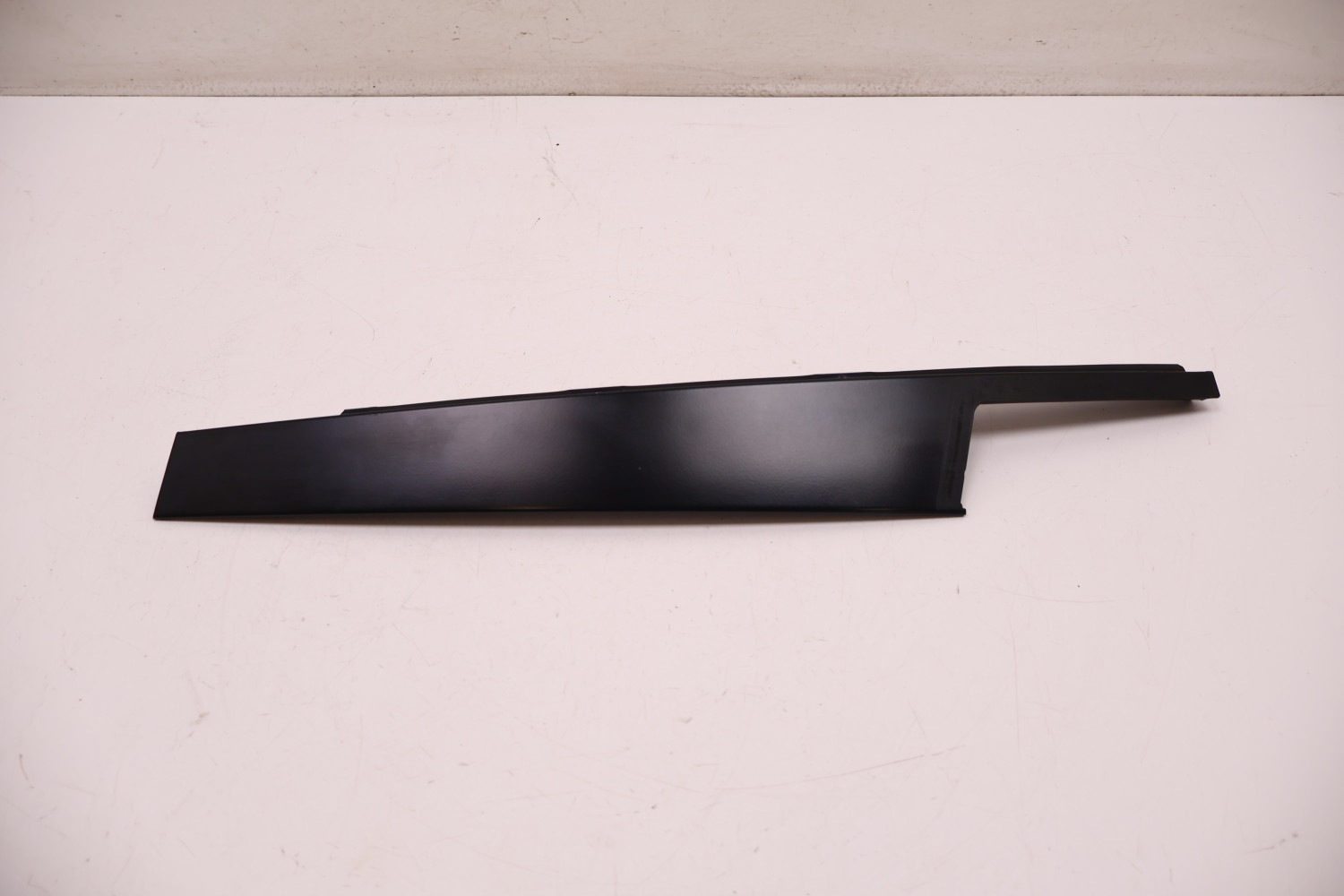 JEEP CHEROKEE KL LISTWA DRZWI PRAWY PRZÓD 68102562AA