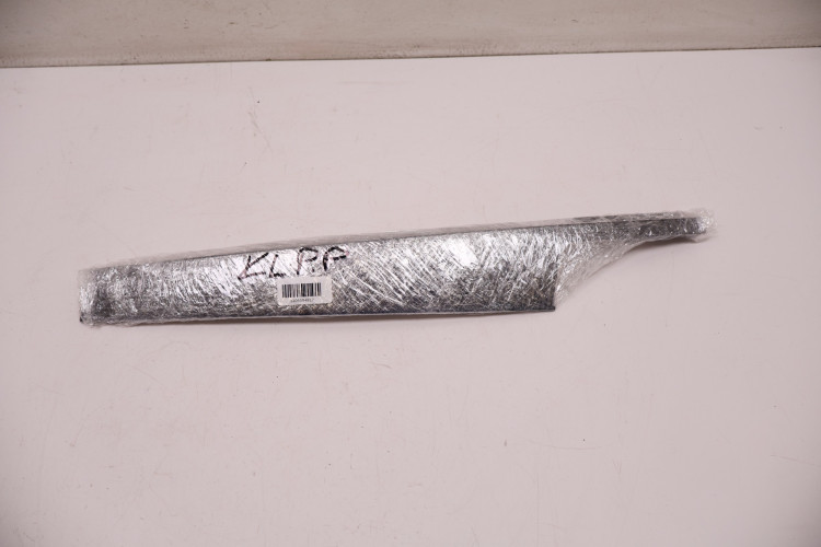 JEEP CHEROKEE KL LISTWA DRZWI PRAWY PRZÓD 68102562AA