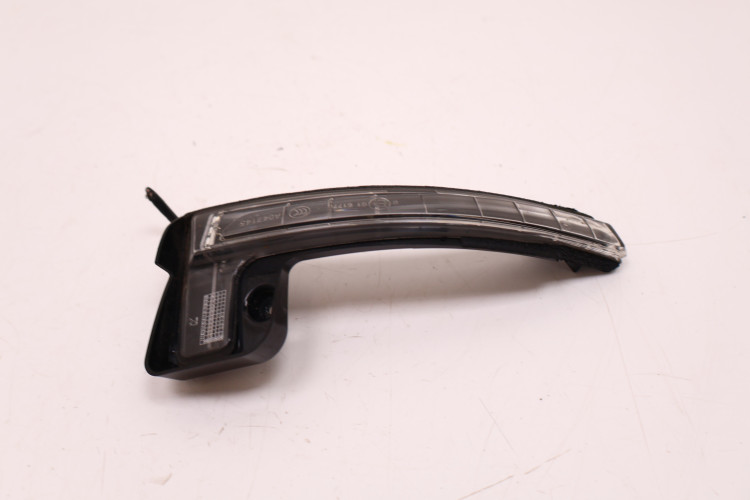 JEEP CHEROKEE KL KIERUNKOWSKAZ LUSTERKA PRAWY 1402100629