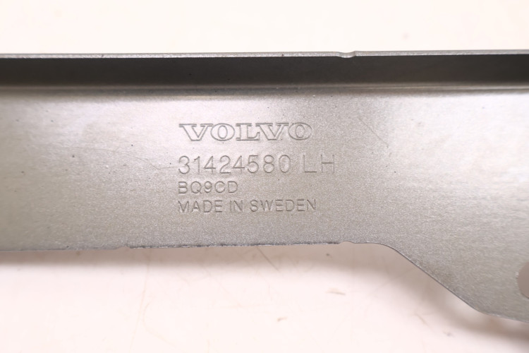 VOLVO XC60 II MOCOWANIE BŁOTNIKA LEWY PRZÓD 714 31424580