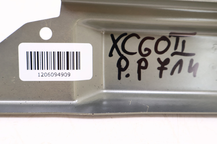 VOLVO XC60 II MOCOWANIE BŁOTNIKA PRAWY PRZÓD 714 31424581
